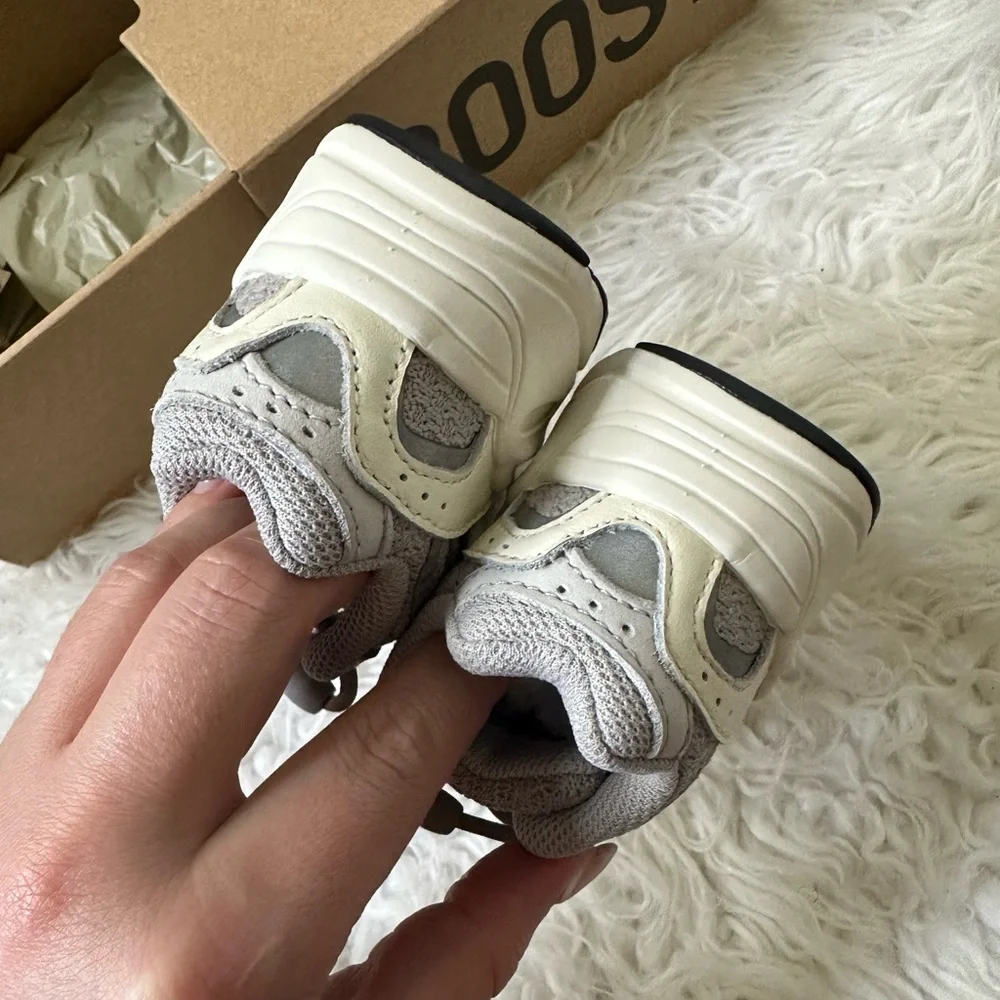 Yeezy boost 700
